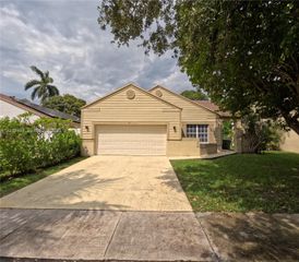 1211 SW 84th Ter 1211, Pembroke Pines, FL 33025
