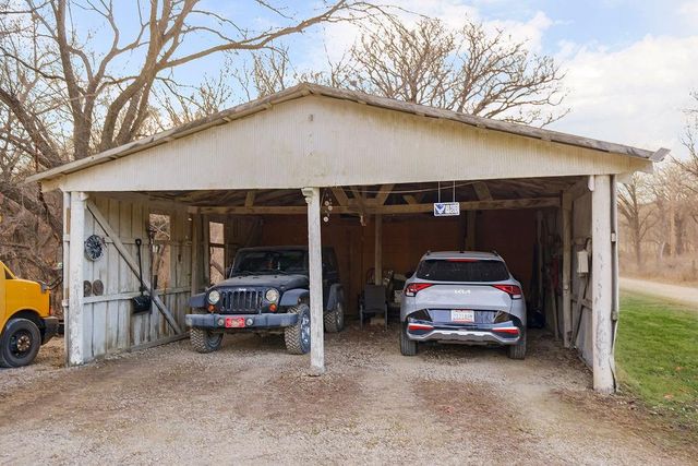 22463 George Road, Tonganoxie, KS 66086