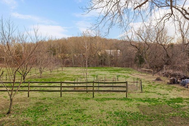 22463 George Road, Tonganoxie, KS 66086