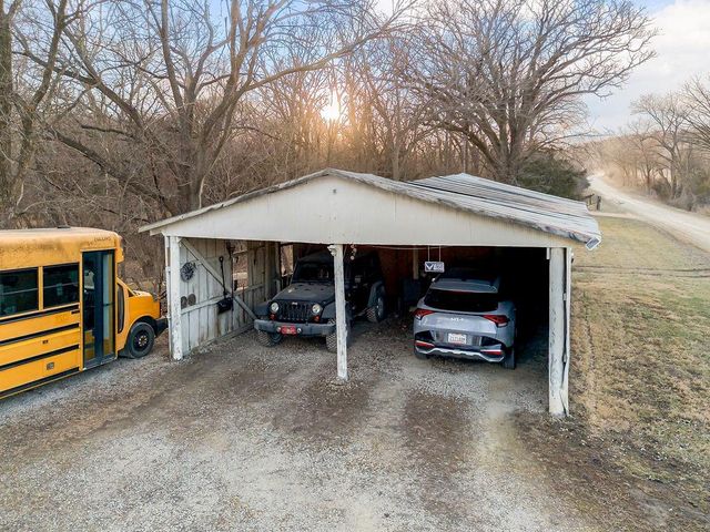 22463 George Road, Tonganoxie, KS 66086