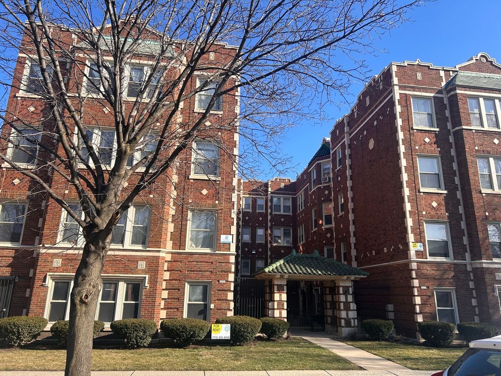 2105 Grove Avenue 102, Berwyn, IL 60402
