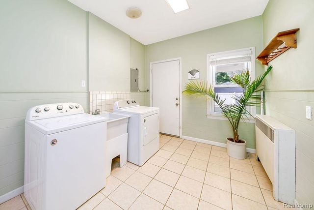 165 Bowers Street, Clawson, MI 48017
