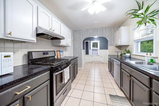 165 Bowers Street, Clawson, MI 48017