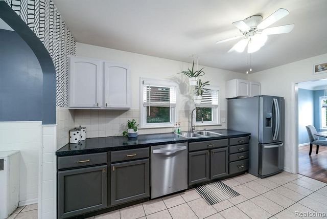 165 Bowers Street, Clawson, MI 48017