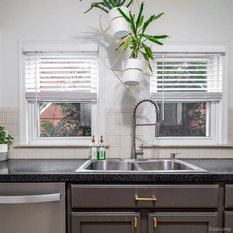165 Bowers Street, Clawson, MI 48017