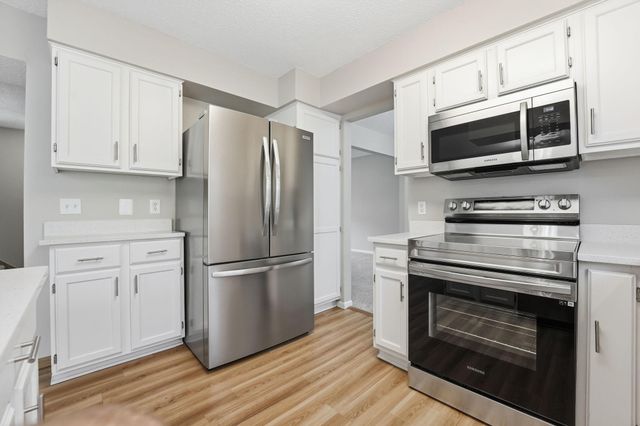 9244 Andrea Drive, Woodbury, MN 55125