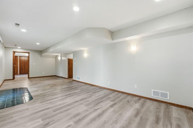 9244 Andrea Drive, Woodbury, MN 55125