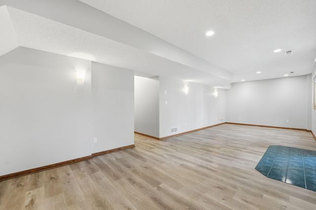 9244 Andrea Drive, Woodbury, MN 55125