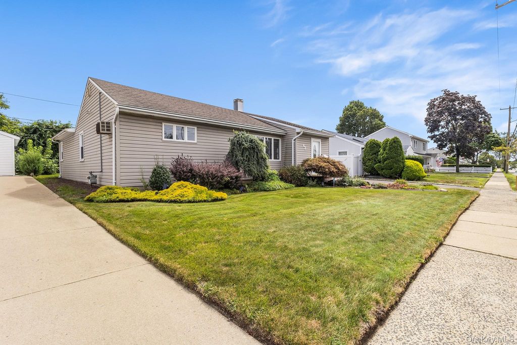 42 Stewart Avenue, Bethpage, NY 11714 — photo 3