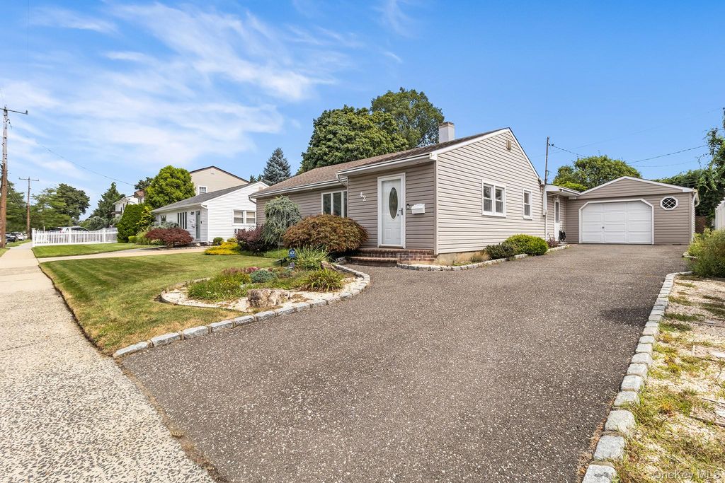 42 Stewart Avenue, Bethpage, NY 11714 — photo 4