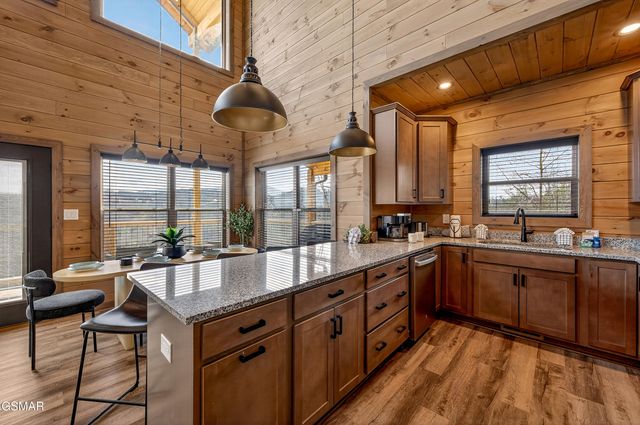 3051 Hatcher Top Road, Sevierville, TN 37862