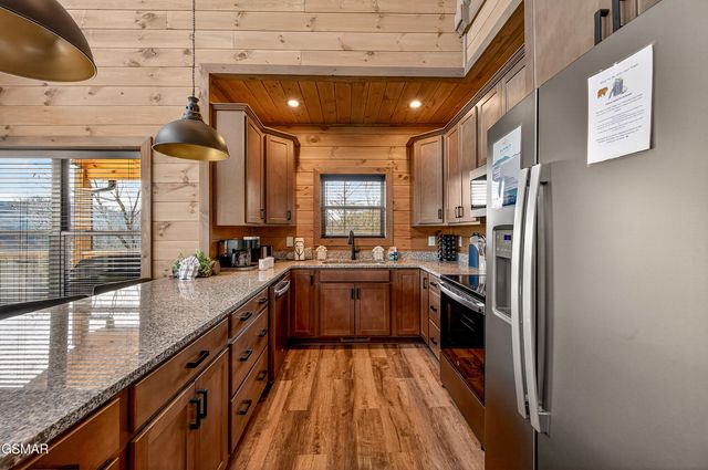 3051 Hatcher Top Road, Sevierville, TN 37862