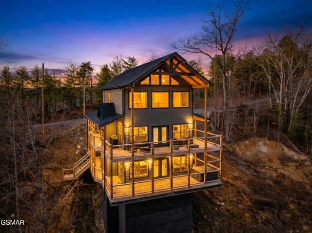 3051 Hatcher Top Road, Sevierville, TN 37862