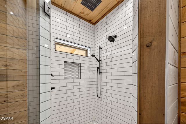 3051 Hatcher Top Road, Sevierville, TN 37862