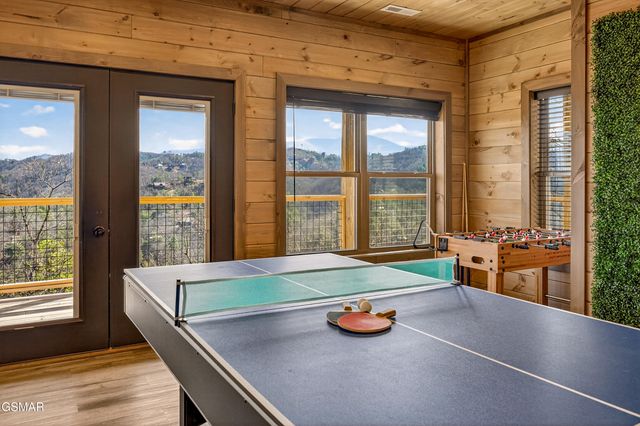 3051 Hatcher Top Road, Sevierville, TN 37862