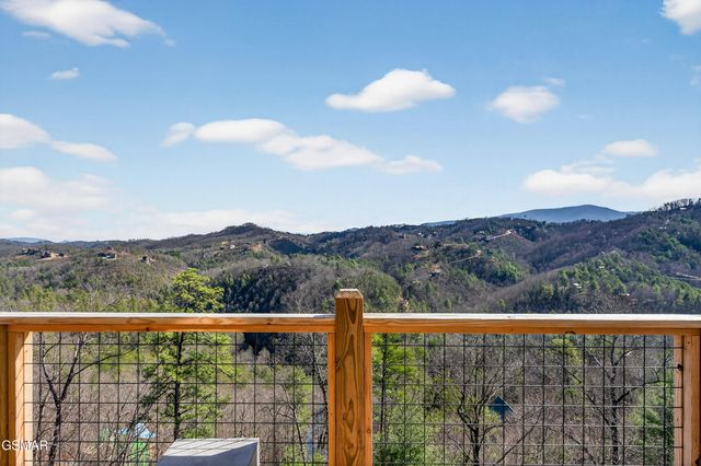 3051 Hatcher Top Road, Sevierville, TN 37862