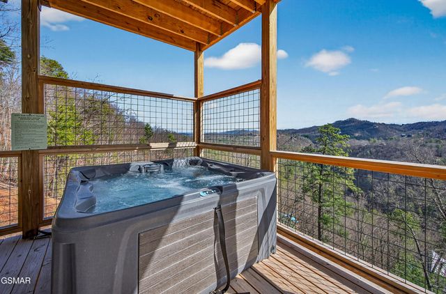 3051 Hatcher Top Road, Sevierville, TN 37862