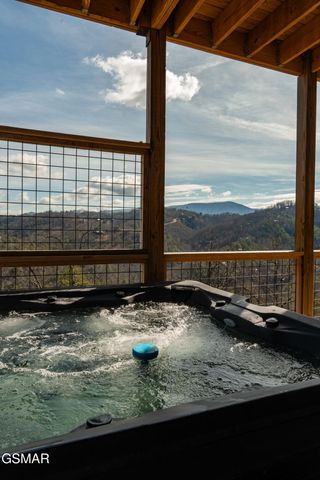 3051 Hatcher Top Road, Sevierville, TN 37862