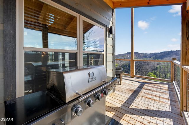 3051 Hatcher Top Road, Sevierville, TN 37862