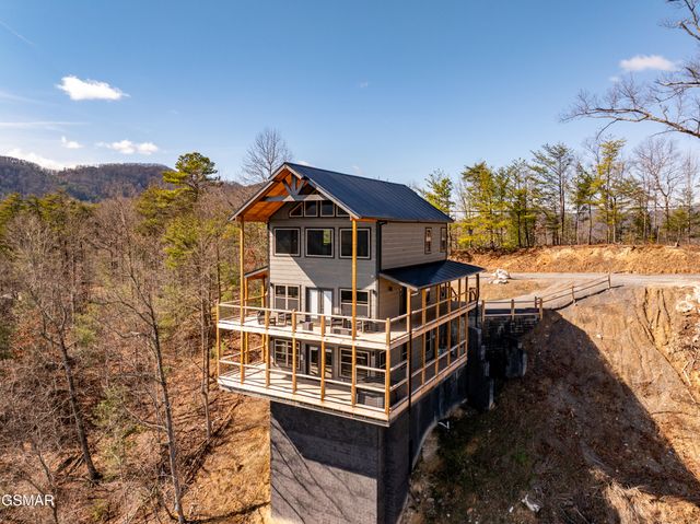 3051 Hatcher Top Road, Sevierville, TN 37862