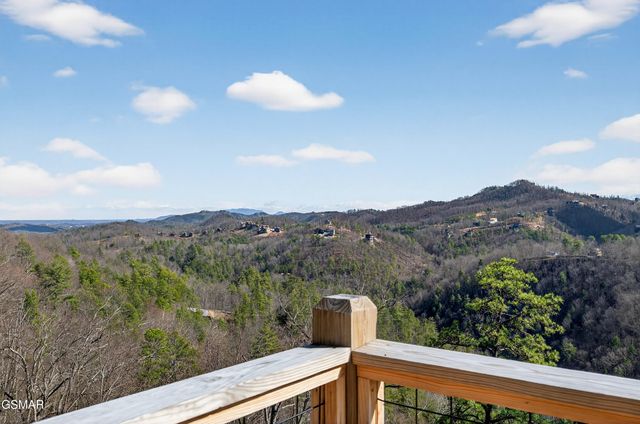 3051 Hatcher Top Road, Sevierville, TN 37862