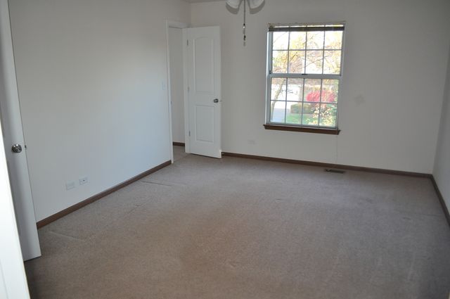 15 Whispering Drive, Streamwood, IL 60107