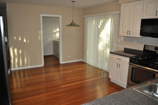 15 Whispering Drive, Streamwood, IL 60107