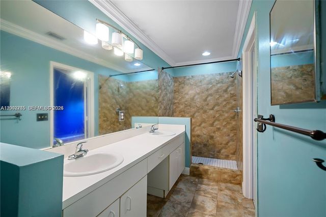 12111 SW 5th Ct ROOM, Pembroke Pines, FL 33025