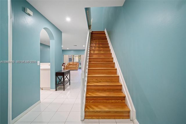 12111 SW 5th Ct ROOM, Pembroke Pines, FL 33025