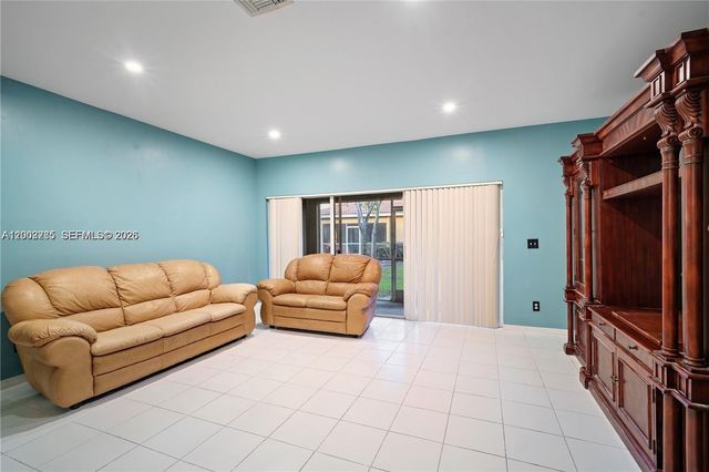 12111 SW 5th Ct ROOM, Pembroke Pines, FL 33025