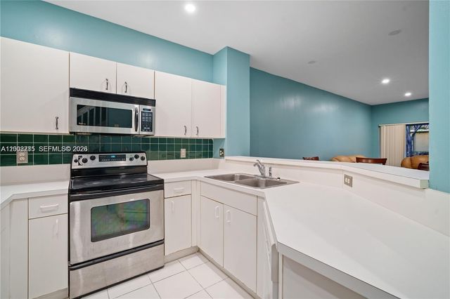 12111 SW 5th Ct ROOM, Pembroke Pines, FL 33025