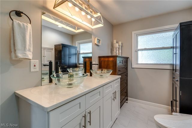 12905 Cherry Lane, Chesterland, OH 44026
