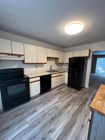 J2 Stonehedge Drive, South Burlington, VT 05403