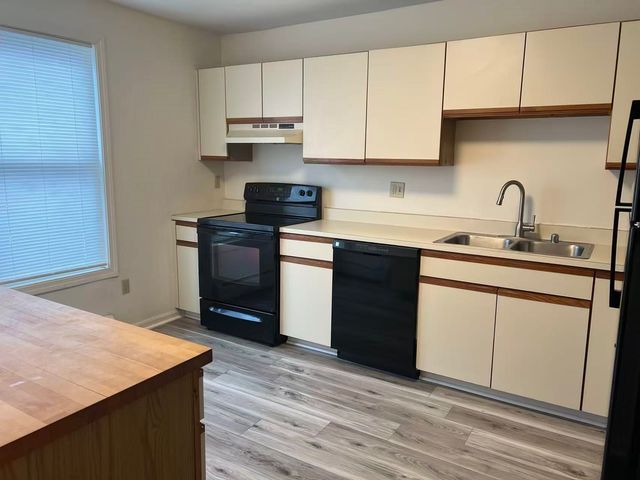 J2 Stonehedge Drive, South Burlington, VT 05403