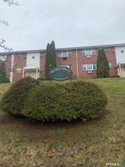 93 Sigwin Drive 93, Wallingford, CT 06492