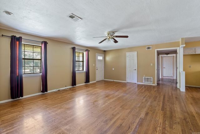 21 Center Street, Ward, AR 72176