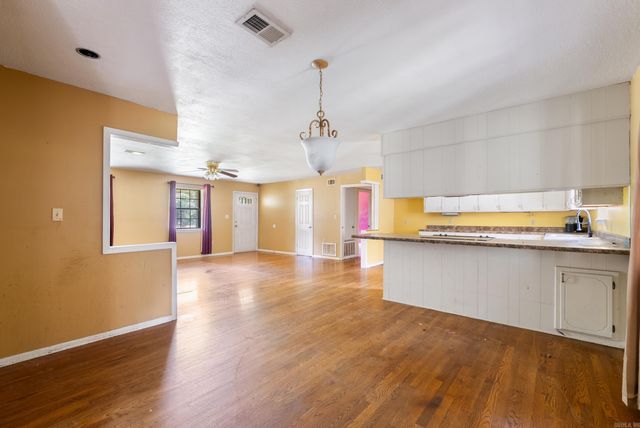 21 Center Street, Ward, AR 72176