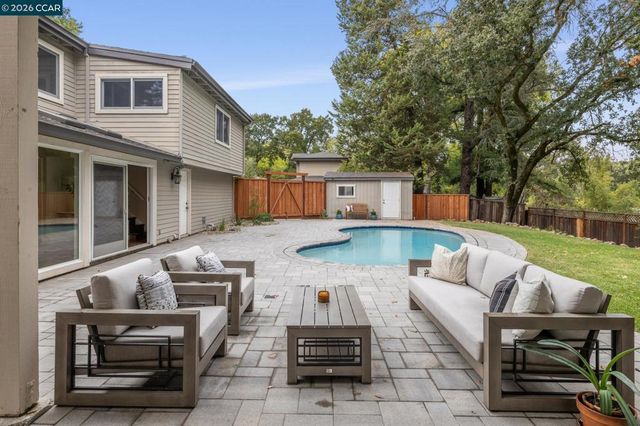 50 Vista Ln, Alamo, CA 94507