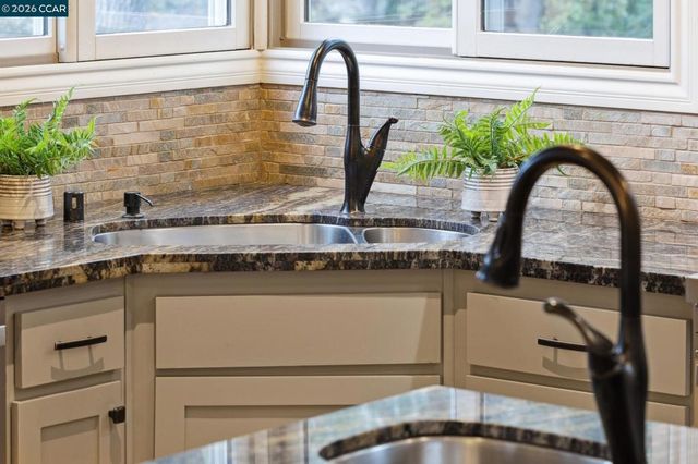 50 Vista Ln, Alamo, CA 94507