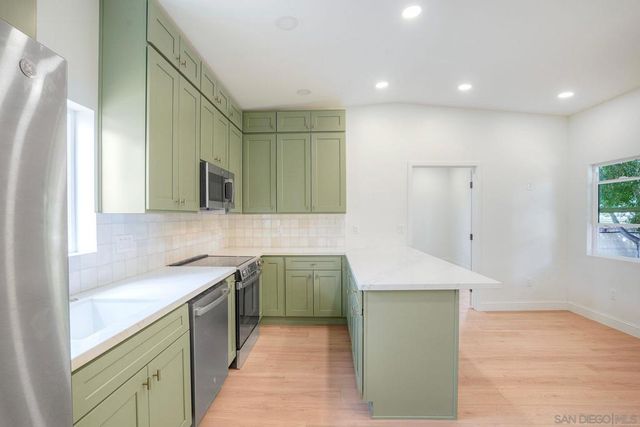 6942 Eberhart St, San Diego, CA 92115