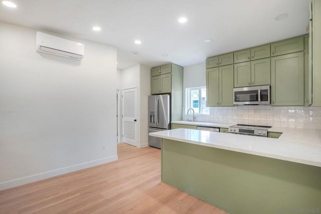 6942 Eberhart St, San Diego, CA 92115
