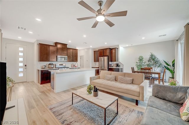 8855 Roadrunner Ravine Street, Las Vegas, NV 89166