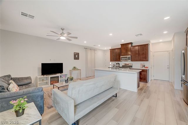 8855 Roadrunner Ravine Street, Las Vegas, NV 89166