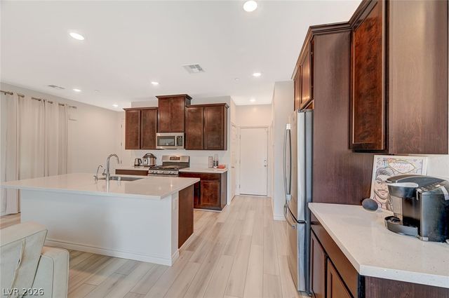 8855 Roadrunner Ravine Street, Las Vegas, NV 89166