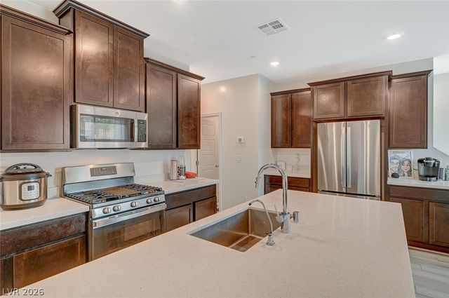 8855 Roadrunner Ravine Street, Las Vegas, NV 89166