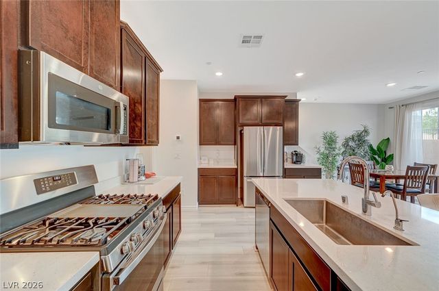 8855 Roadrunner Ravine Street, Las Vegas, NV 89166