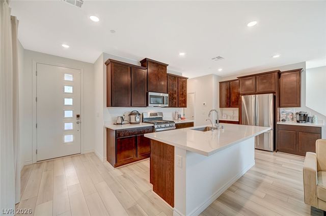 8855 Roadrunner Ravine Street, Las Vegas, NV 89166