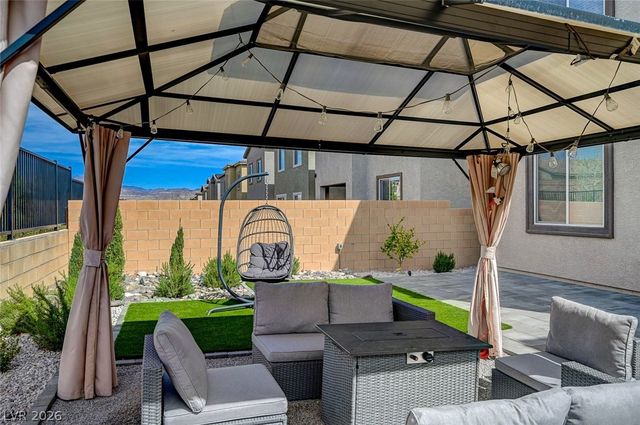 8855 Roadrunner Ravine Street, Las Vegas, NV 89166