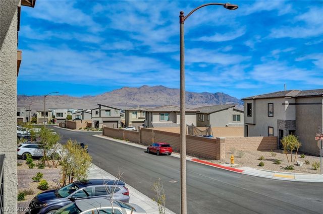 8855 Roadrunner Ravine Street, Las Vegas, NV 89166