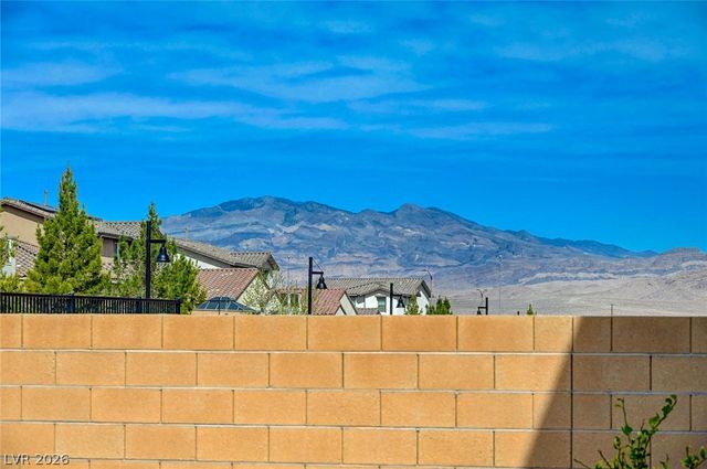 8855 Roadrunner Ravine Street, Las Vegas, NV 89166